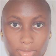 Professeur de mathématiques disponible pour enseigner aux élèves de l'école élémentaire.